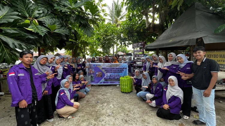 Mahasiswa FKM Unidayan Jaga Pantai dari Sampah Plastik